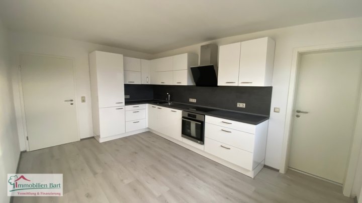 PERL: 95 M² RENOVIERTE WOHNUNG IN SEHR GUTER WOHNLAGE + GROßER BALKON!
