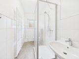 Bad mit Dusche 