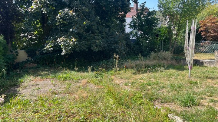 Doppelhaushälfte mit zwei Wohneinheiten – renovierungsbedürftig und vielseitig nutzbar