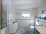 Bad mit Badewanne DG