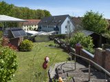 Garten mit überdachter Terrasse