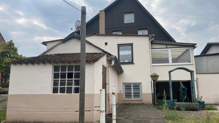 Einfamilienhaus mit viel Platz für Neugestaltung