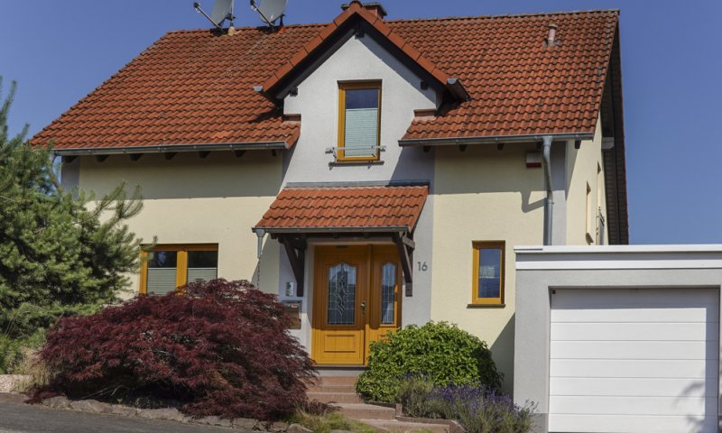Wohnen mit Weitblick- exklusives Einfamilienhaus in bevorzugter Höhenlage