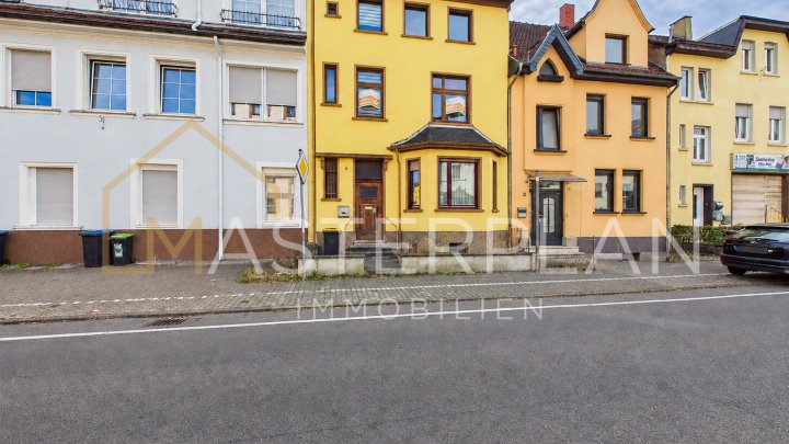 Renovierungsbedürftiges Zweifamilienhaus in zentraler Lage von Dillingen