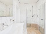 mit bodengleicher Dusche