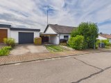 Gesamtansicht mit Garage