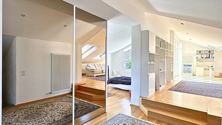 Hochwertig modernisiertes freistehendes Villenanwesen in schöner Lage