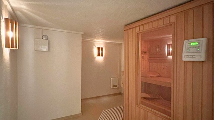 Hochwertig modernisiertes freistehendes Villenanwesen in schöner Lage