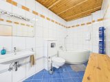 Bad mit Badewanne EG