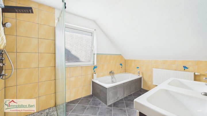 GRENZNÄHE LUXEMBURG: WOHNHAUS MIT GARAGE / GARTEN IN PERL-BORG!