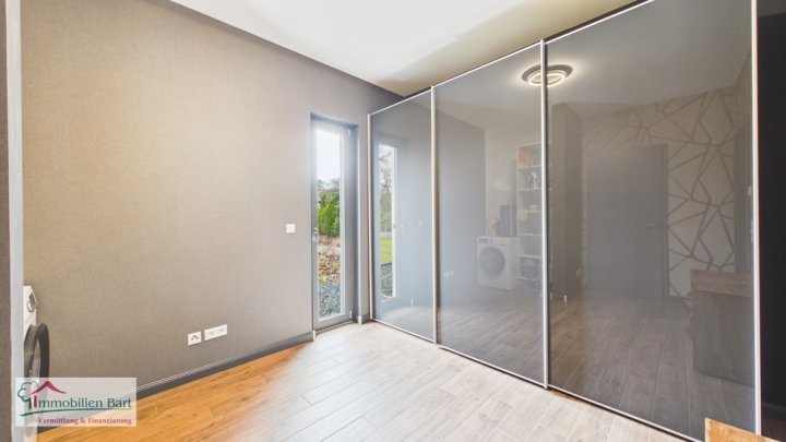 SAARBURG/SERRIG: EXTRAVAGANTES, NEUES WOHNHAUS AN MAXIMAL 2 PERSONEN ZU VERMIETEN!