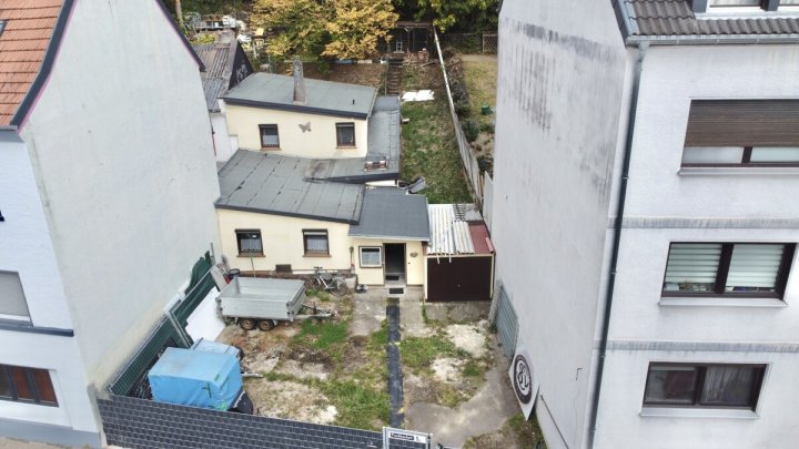 Wohnhaus mit 2 Wohneinheiten auf attraktivem Grundstück -Potenzial zur Neubebauung