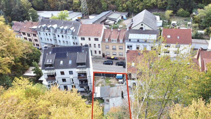 Wohnhaus mit 2 Wohneinheiten auf attraktivem Grundstück -Potenzial zur Neubebauung