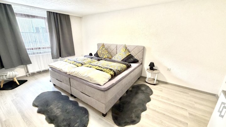 Wohnhaus mit 2 Wohneinheiten auf attraktivem Grundstück -Potenzial zur Neubebauung