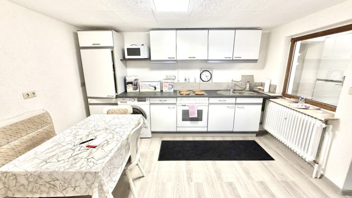 Wohnhaus mit 2 Wohneinheiten auf attraktivem Grundstück -Potenzial zur Neubebauung