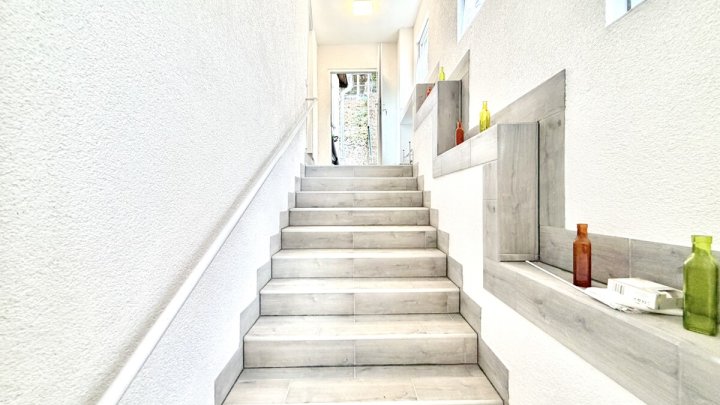Wohnhaus mit 2 Wohneinheiten auf attraktivem Grundstück -Potenzial zur Neubebauung