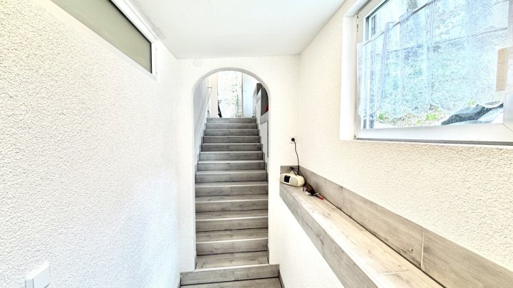 Wohnhaus mit 2 Wohneinheiten auf attraktivem Grundstück -Potenzial zur Neubebauung