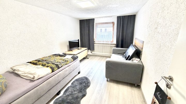Wohnhaus mit 2 Wohneinheiten auf attraktivem Grundstück -Potenzial zur Neubebauung