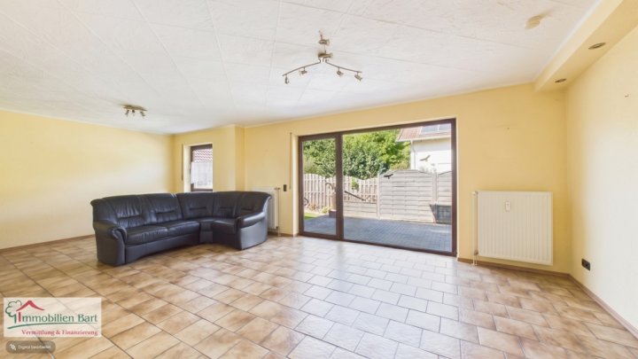 GRENZNÄHE ZU LUXEMBURG: IDYLLISCH GELEGENER BUNGALOW MIT GARAGE UND GARTEN!