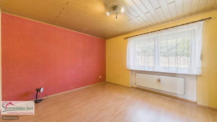 GRENZNÄHE ZU LUXEMBURG: IDYLLISCH GELEGENER BUNGALOW MIT GARAGE UND GARTEN!