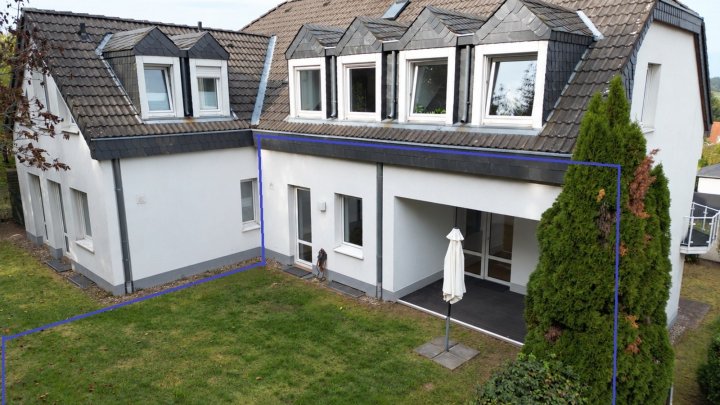 3-Zimmer-Gartenwohnung mit Balkon, Terrasse, Fernblick und Garage