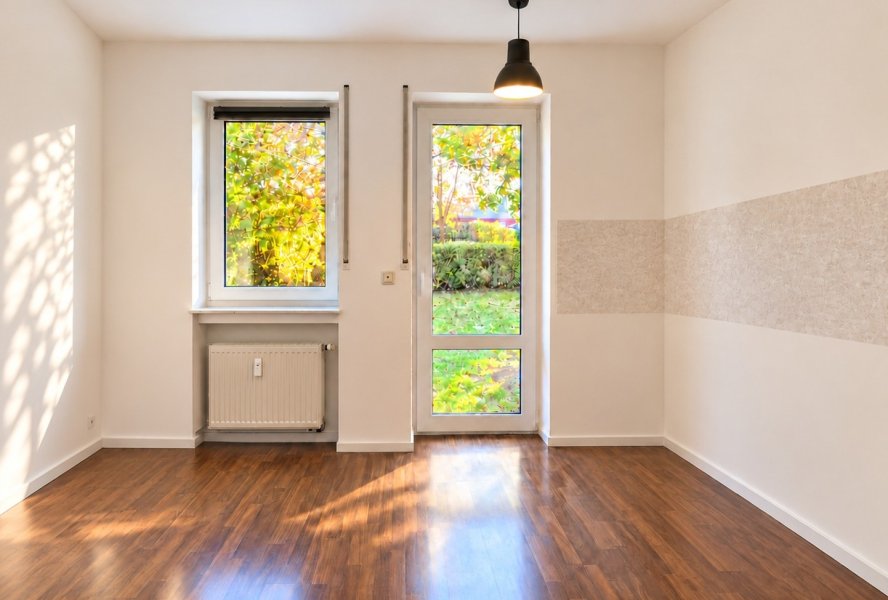 Leere Küche mit erweiterter linker Wand