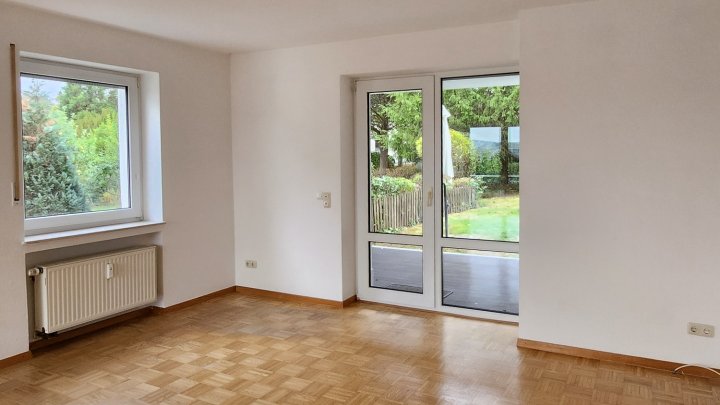 3-Zimmer-Gartenwohnung mit Balkon, Terrasse, Fernblick und Garage