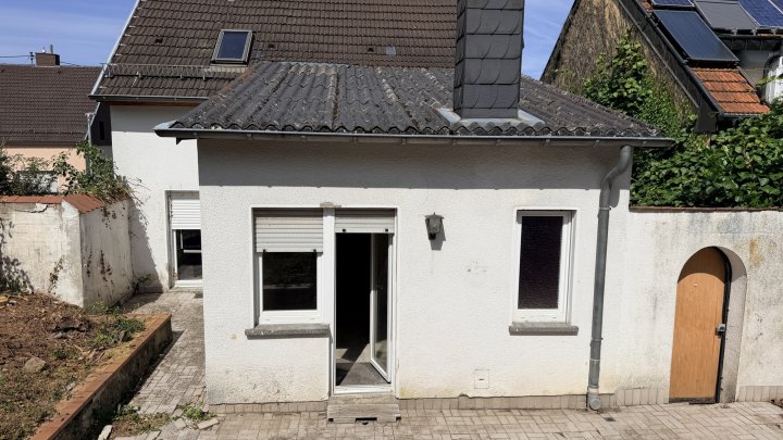 Schnäppchen freistehendes Sanierungsobjekt für Handwerker in ruhiger Lage
