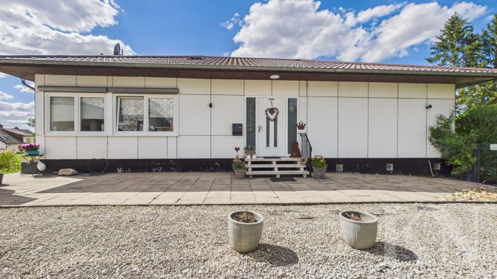 Freistehender Bungalow auf großzügigem Grundstück in ruhiger Lage von Mandelbachtal