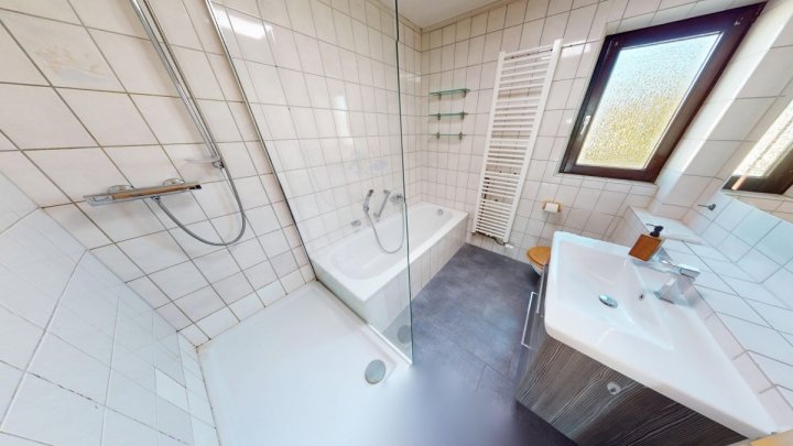 Helle und großzügige Obergeschosswohnung in Klarenthal zu vermieten