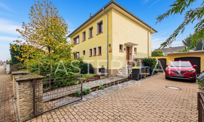 Freistehende Stadtvilla mit herrlichem Garten