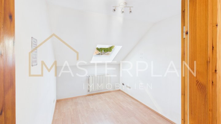 „Fast wie ein eigenes Haus – großzügige Dachgeschosswohnung mit separatem Eingang und XL-Terrasse“