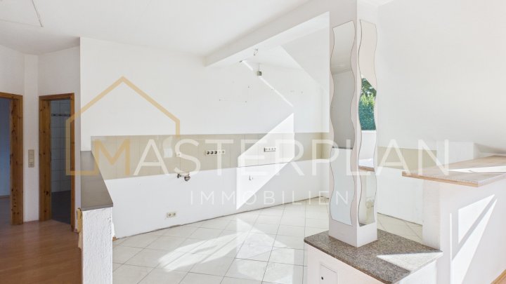 „Fast wie ein eigenes Haus – großzügige Dachgeschosswohnung mit separatem Eingang und XL-Terrasse“