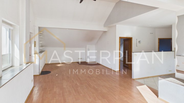 „Fast wie ein eigenes Haus – großzügige Dachgeschosswohnung mit separatem Eingang und XL-Terrasse“
