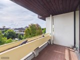 Loggia mit Blick auf die Stadt
