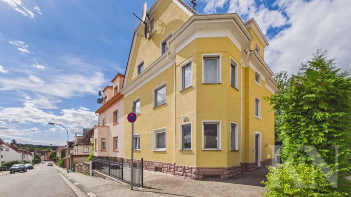 Wohnen, vermieten oder Mehrgenerationenwohnen – Dreifamilienhaus in Saarbrücken
