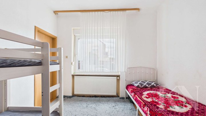 Wohnen, vermieten oder Mehrgenerationenwohnen – Dreifamilienhaus in Saarbrücken