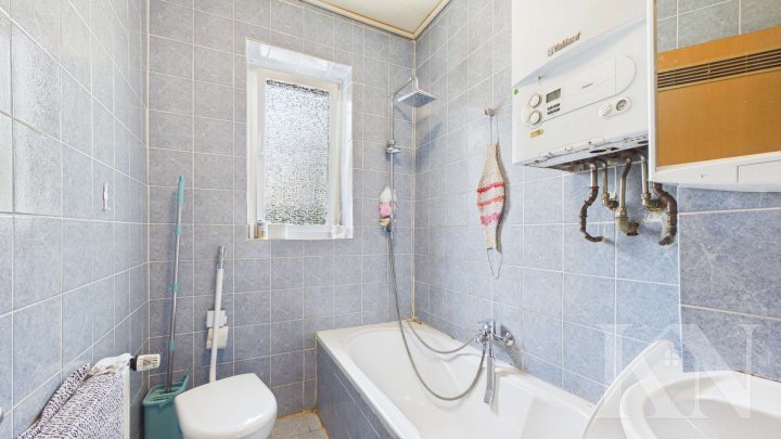 Wohnen, vermieten oder Mehrgenerationenwohnen – Dreifamilienhaus in Saarbrücken