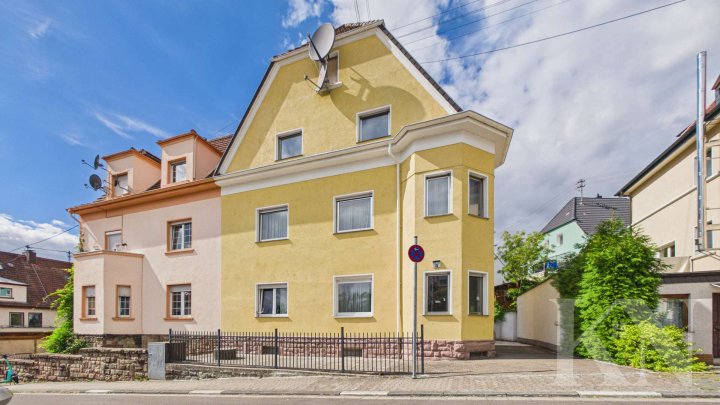 Wohnen, vermieten oder Mehrgenerationenwohnen – Dreifamilienhaus in Saarbrücken