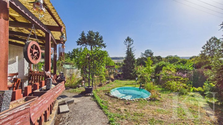 Ein- bis Zweifamilienhaus mit großem Grundstück, zwei Balkonen und Ausbaupotenzial in Gersheim!