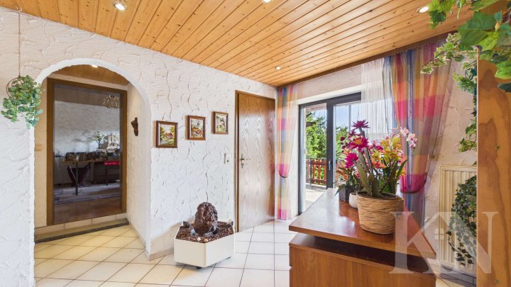 Ein- bis Zweifamilienhaus mit großem Grundstück, zwei Balkonen und Ausbaupotenzial in Gersheim!