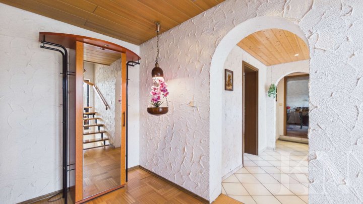 Ein- bis Zweifamilienhaus mit großem Grundstück, zwei Balkonen und Ausbaupotenzial in Gersheim!