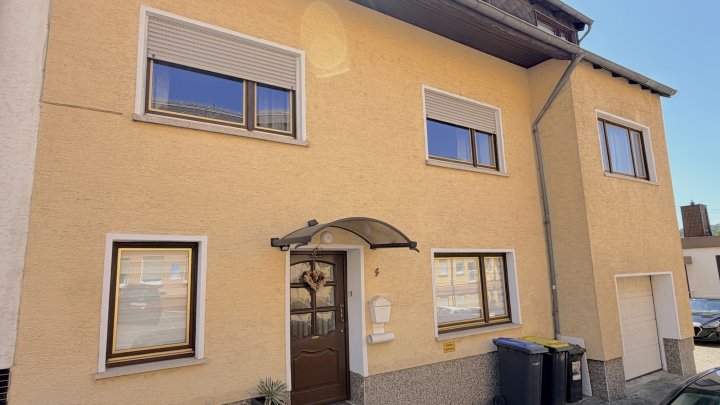Ein-Zweifamilienhaus in zentraler Lage  mit Gartenweitblick nach Püttlingen
