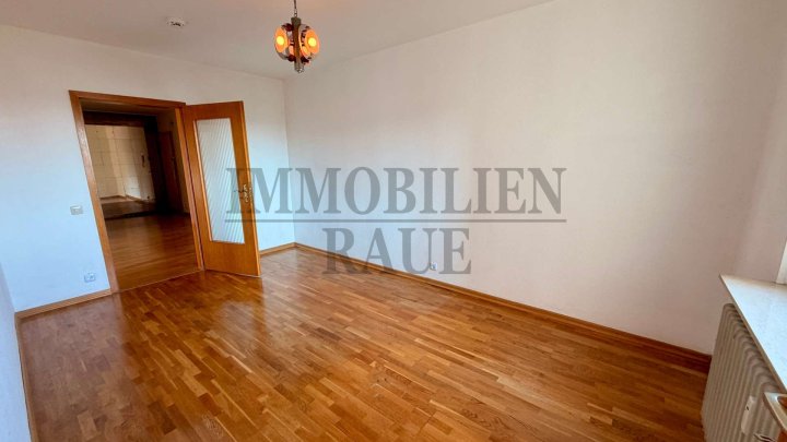 GEPFLEGTE 3 ZKB WOHNUNG MIT SÜD-BALKON UND GARAGE IN EINEM SEHR GEPFLEGTEN OBJEKT IN SULZBACH