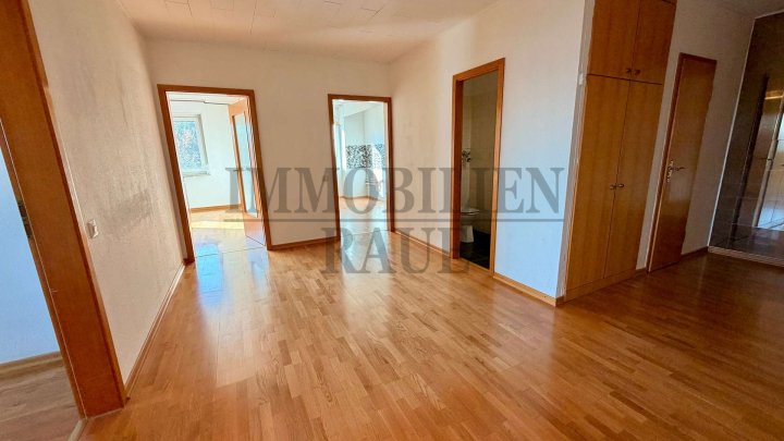 GEPFLEGTE 3 ZKB WOHNUNG MIT SÜD-BALKON UND GARAGE IN EINEM SEHR GEPFLEGTEN OBJEKT IN SULZBACH