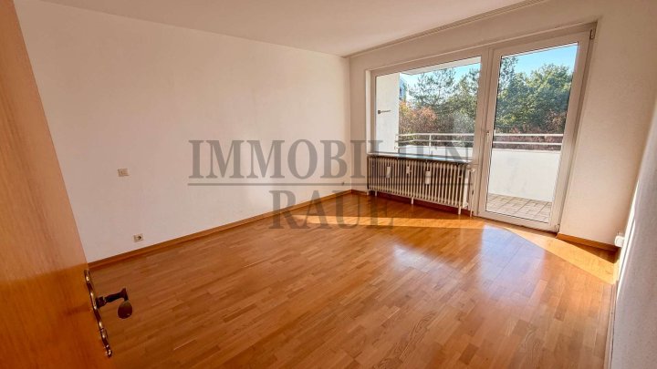 GEPFLEGTE 3 ZKB WOHNUNG MIT SÜD-BALKON UND GARAGE IN EINEM SEHR GEPFLEGTEN OBJEKT IN SULZBACH