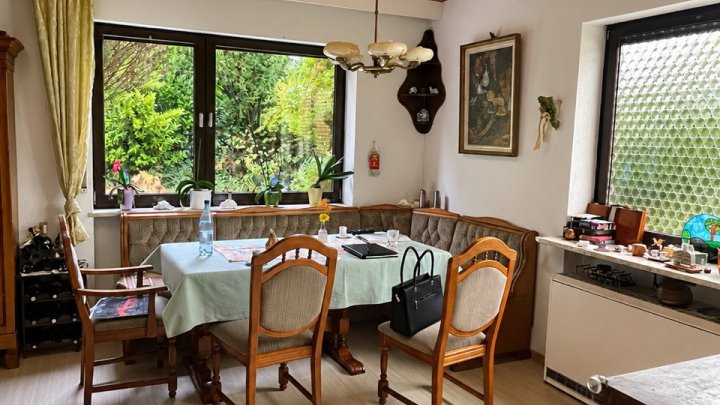 Großzügiges Einfamilienhaus in Großrosseln - Stilvolles Wohnen mit Kamin und großem Garten