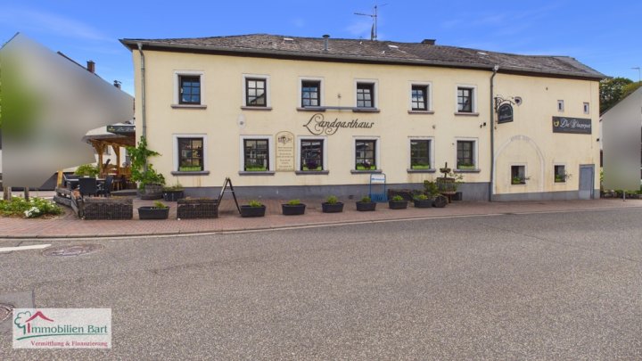 VIELSEITIGE IMMOBILIE MIT GASTRONOMIE, FERIENWOHNUNG UND GROßZÜGIGEM WOHNBEREICH IN ZERF