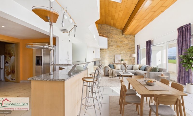 SOFORT VERFÜGBAR: GEPFLEGTES WOHNHAUS MIT 228 M² WFL. MIT FERNSICHT!