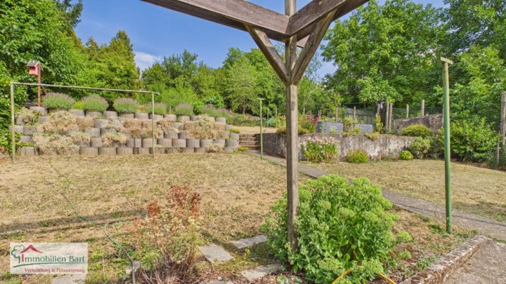 GRENZNÄHE LUXEMBURG: GERÄUMIGES WOHNHAUS MIT 5 SCHLAFZIMMER / 3 BÄDER / GARAGE UND GARTEN!